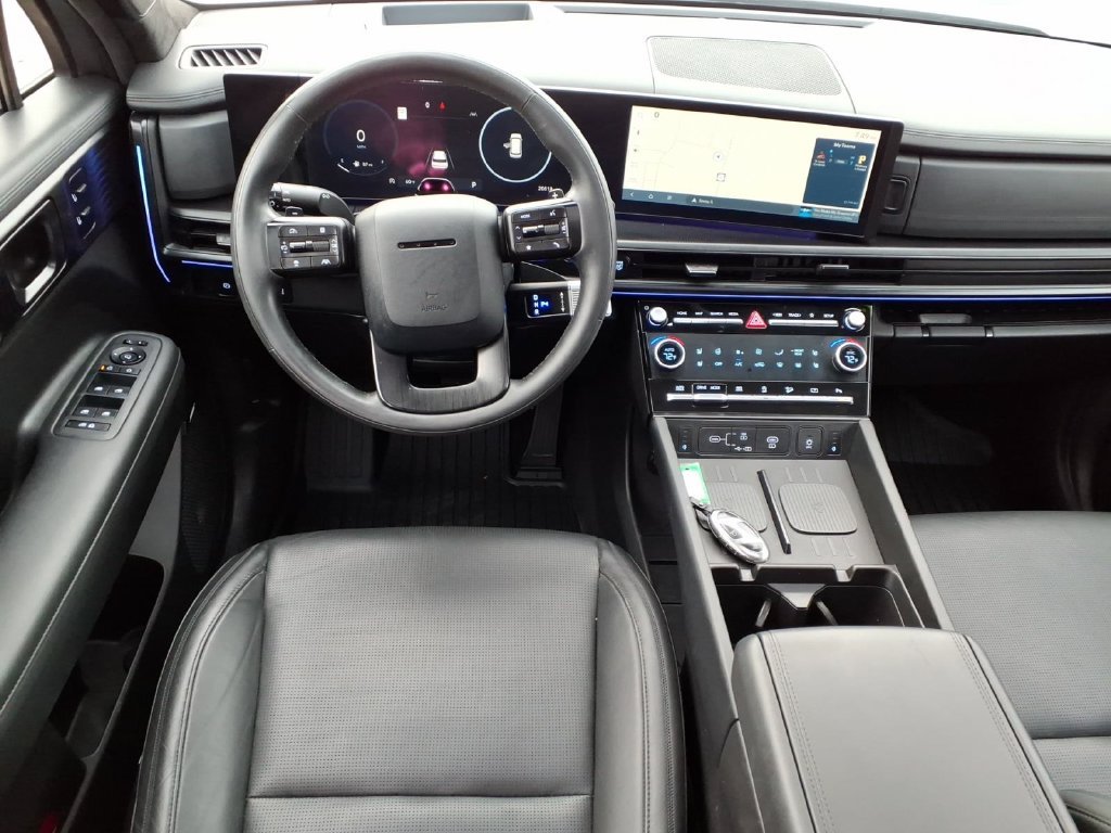 Used 2024 Shimmering Silver Pearl Hyundai Calligraphy image 3