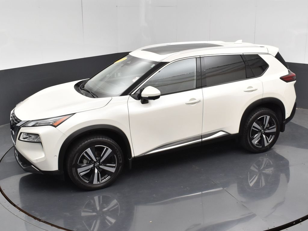 Used 2023 White Nissan SL image 32