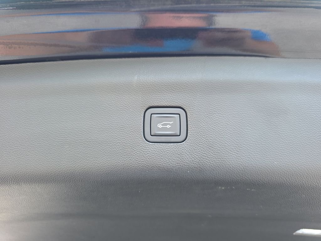 Used 2023 Black Buick Essence image 35