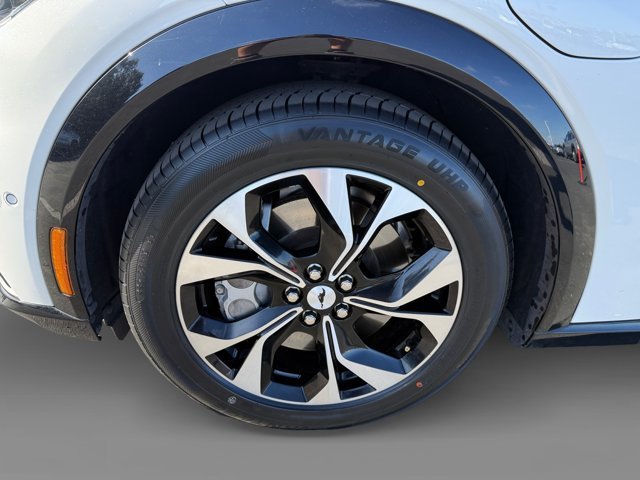 Certified Used 2023 White Metallic Ford Premium image 9