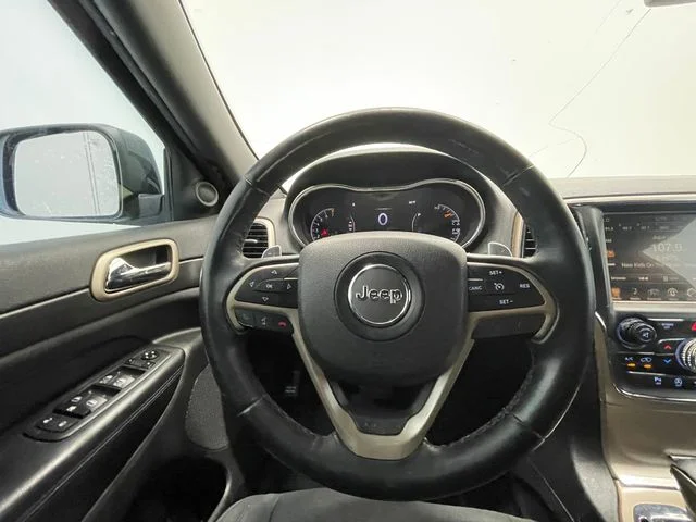 Used 2017 Diamond Black Crystal Pearlcoat Jeep Laredo image 23