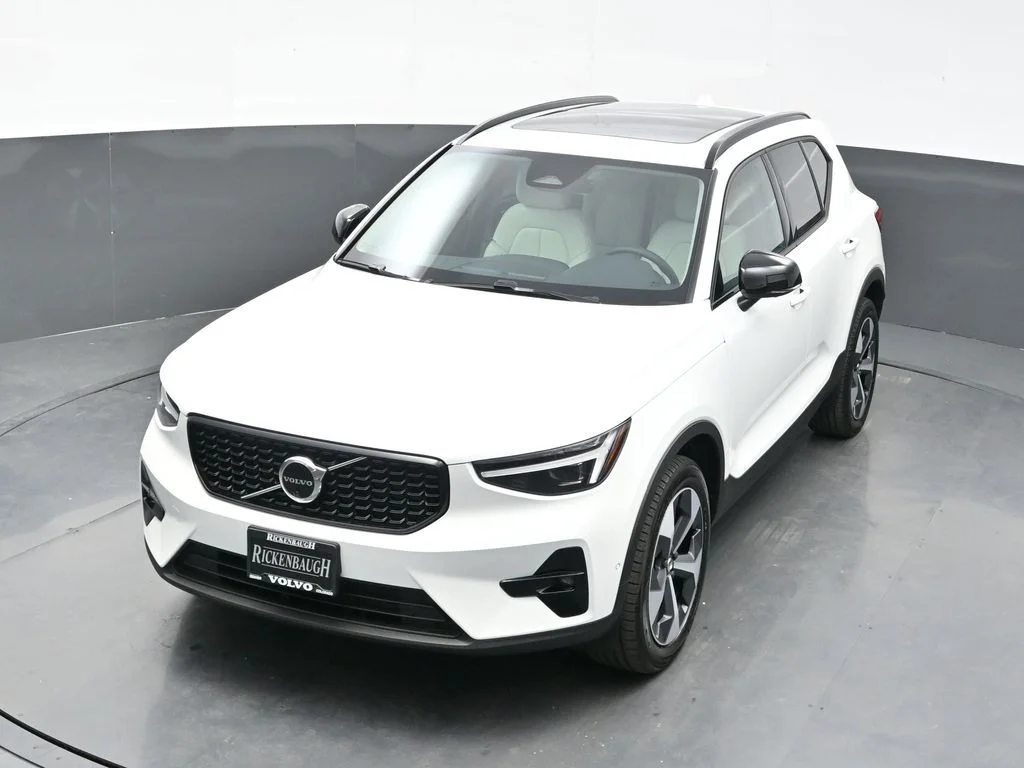 2026 Volvo XC40 Plus - Photo 18