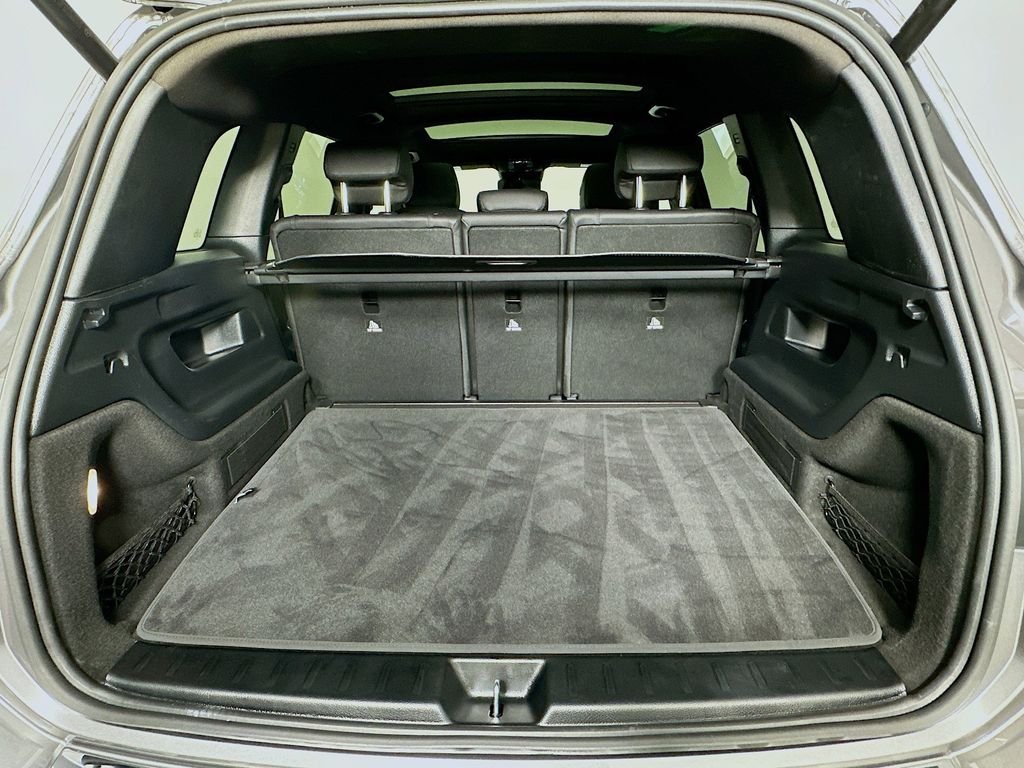 Used 2026 Gray Mercedes-Benz GLB 250 image 25