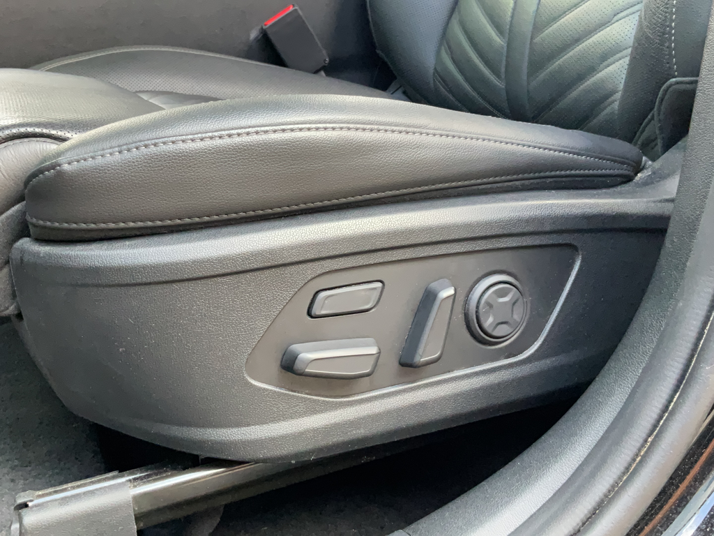 Used 2024 Black Kia X-Pro SX Prestige image 18