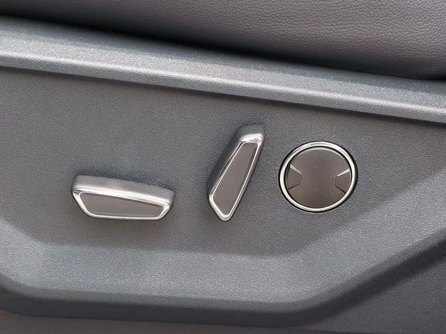 New 2026 Star White Metallic Tri-Coat Ford Lariat® image 20
