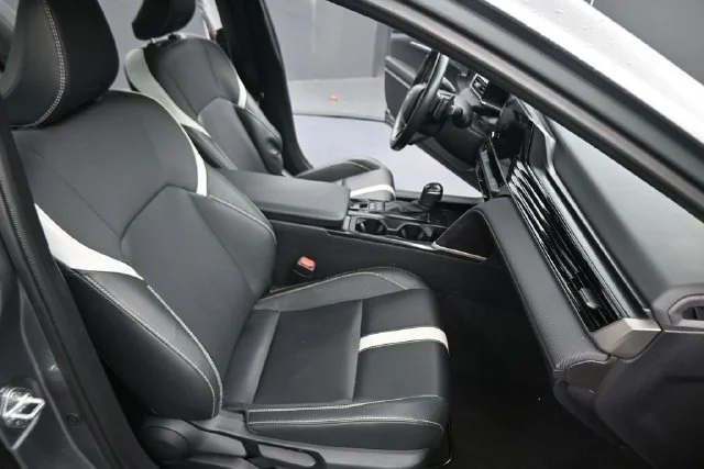 Used 2025  Toyota SE image 14