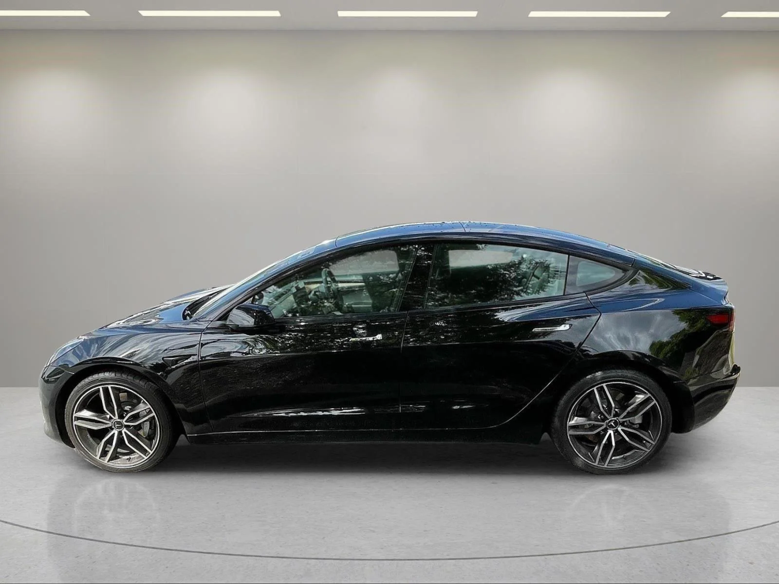 Used 2023  Tesla  image 7