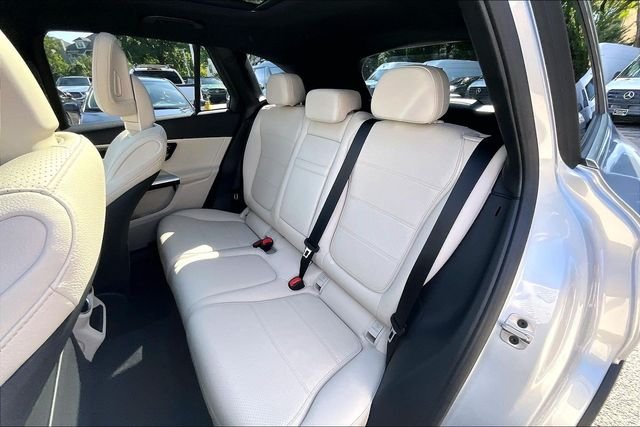 Used 2026 Silver Mercedes-Benz GLC 300 image 17