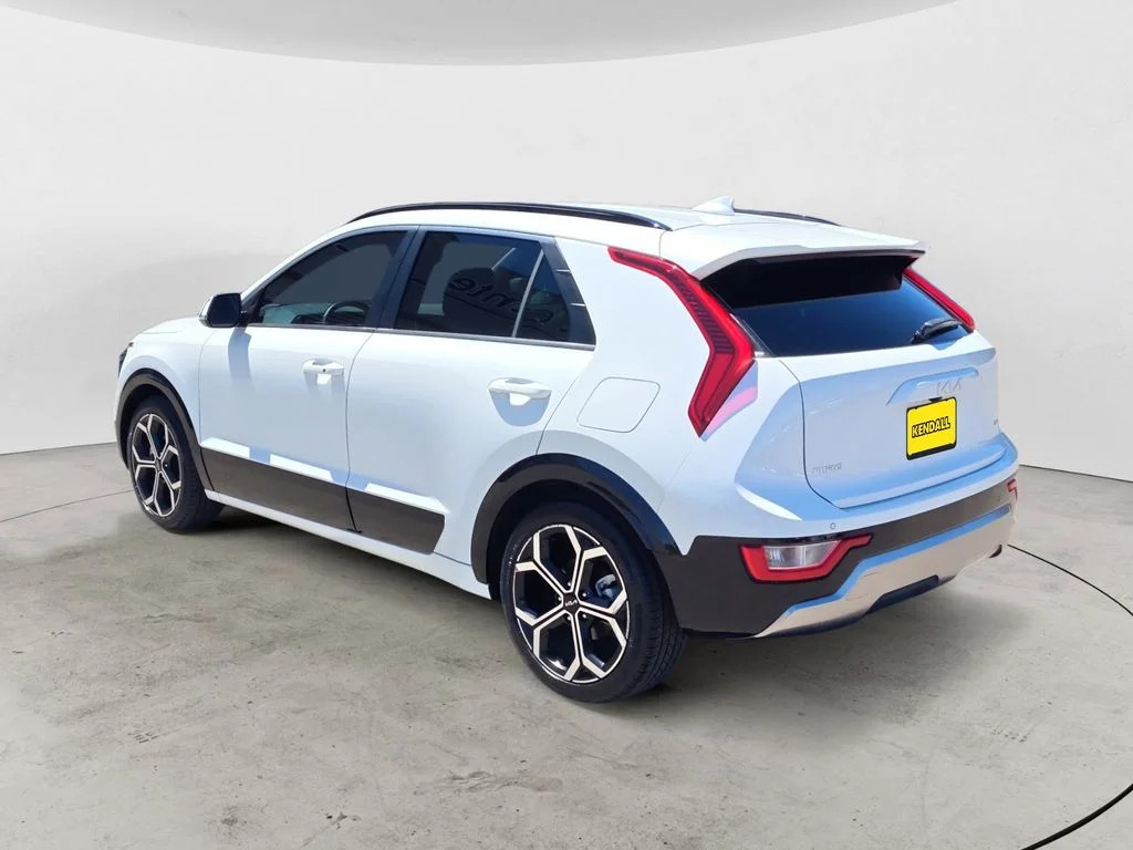 Used 2023 White Kia EX Touring image 3
