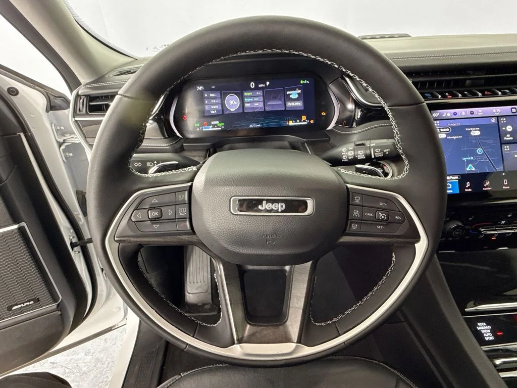 Used 2022 White Jeep 4xe image 11