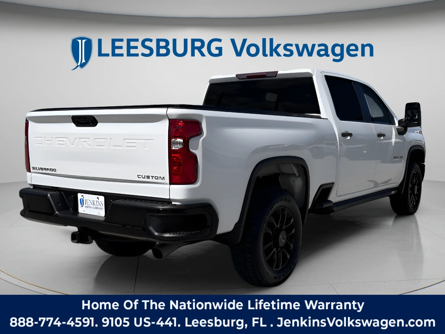 Used 2025 Summit White Chevrolet Custom image 5