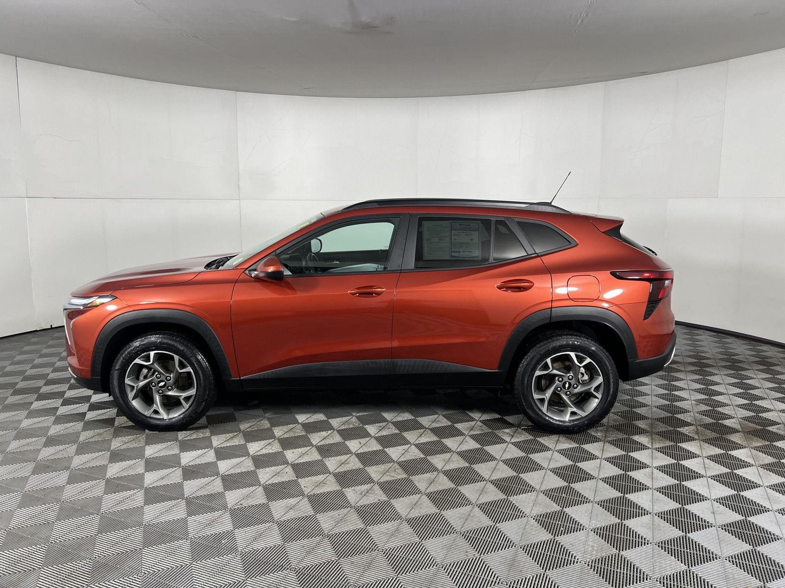 Used 2024 Cayenne Orange Metallic Chevrolet LT image 18