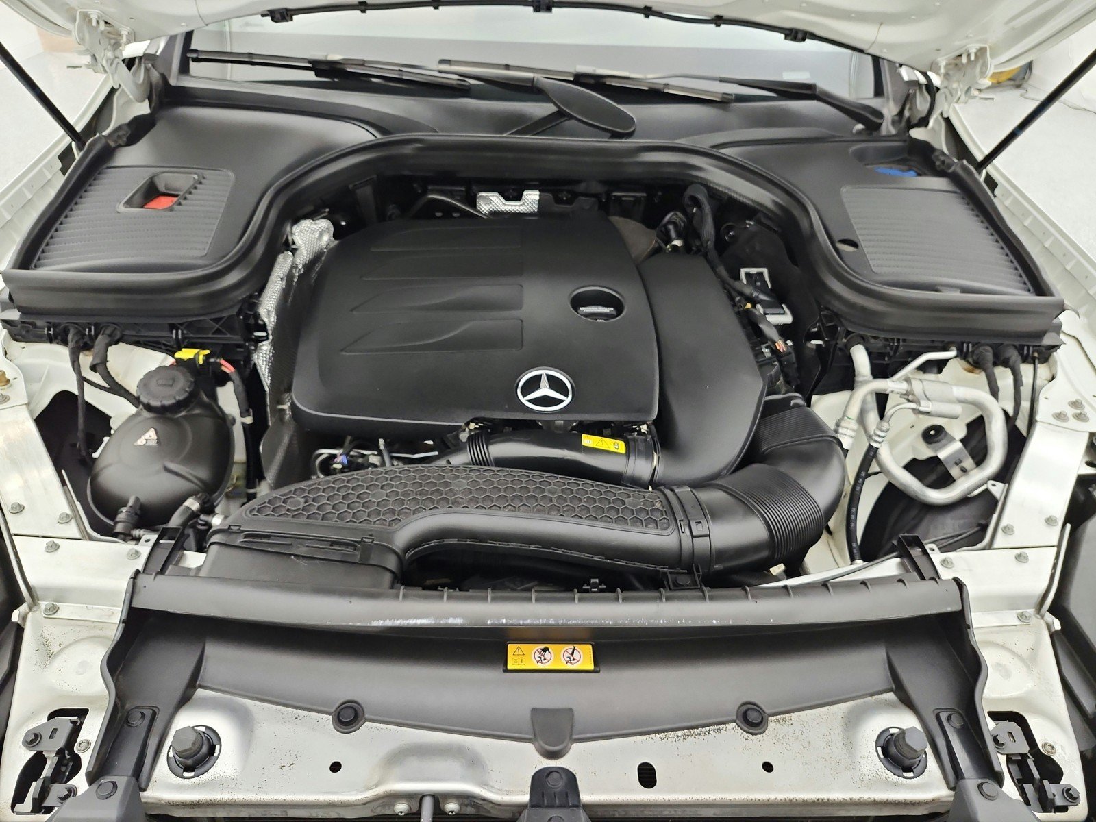 Used 2022 Polar White Mercedes-Benz GLC 300 SUV image 18