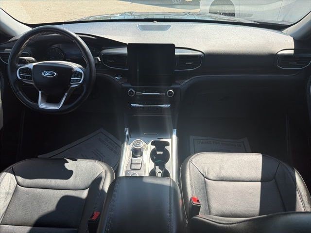Used 2020 Black Metallic Ford Limited image 27