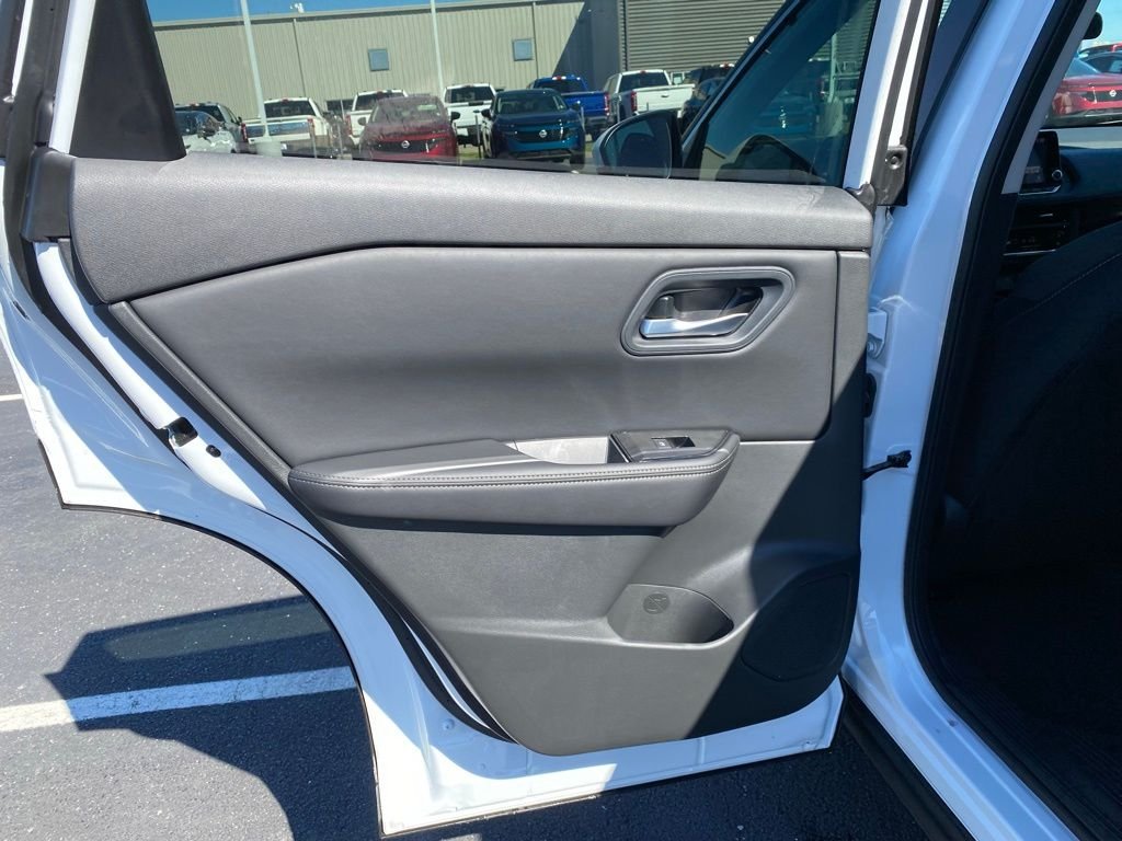 2026 Nissan Rogue SV - Photo 15