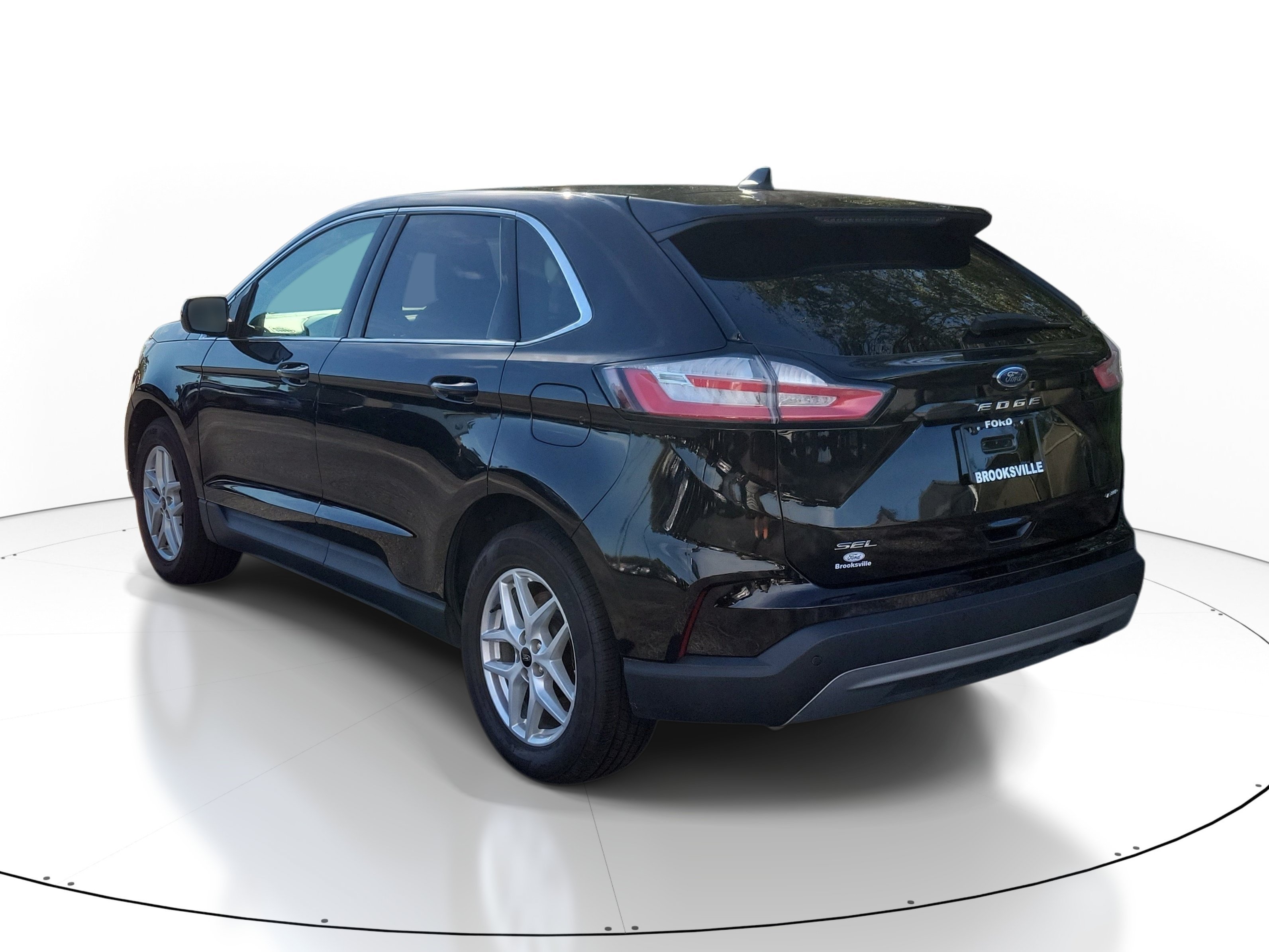 Used 2024 Black Metallic Ford SEL image 3