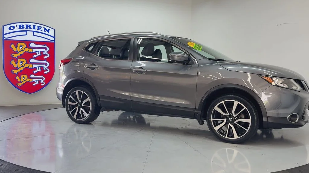 Used 2019 Gun Metallic Nissan SL image 3