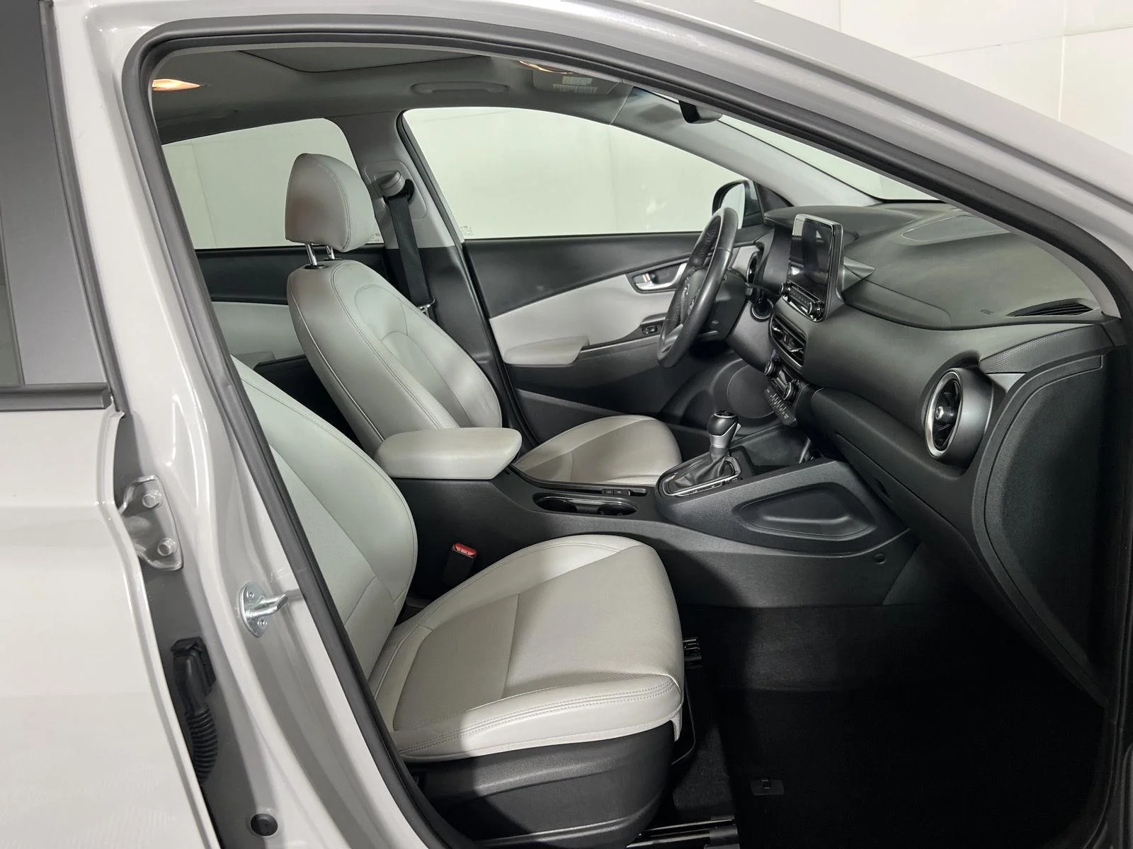 Used 2023 Cyber Silver Hyundai Limited image 23