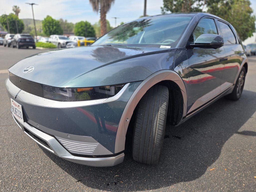 Used 2024 Green Hyundai Limited image 5