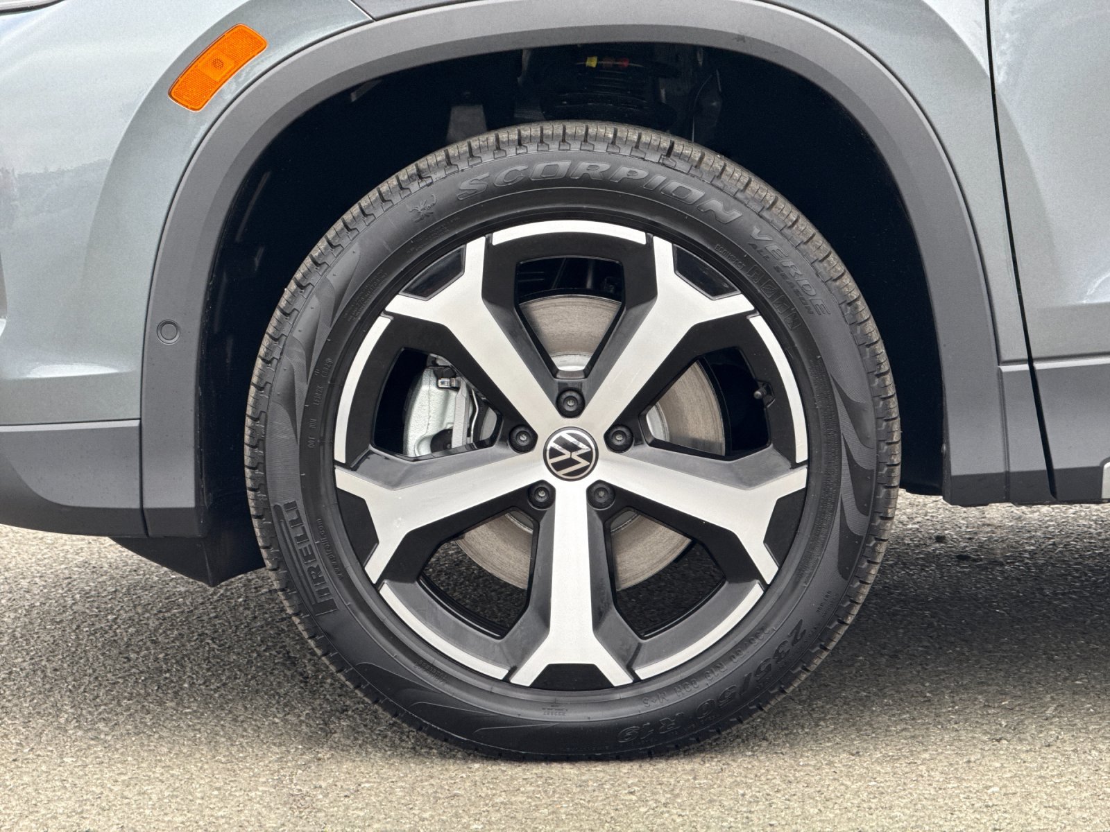 New 2026 Platinum Gray Metallic Volkswagen SE image 25