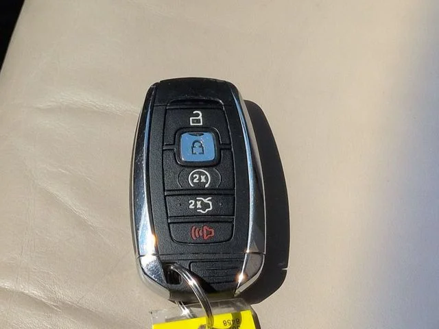 Certified Used 2019 Ruby Red Metallic Lincoln Select image 29