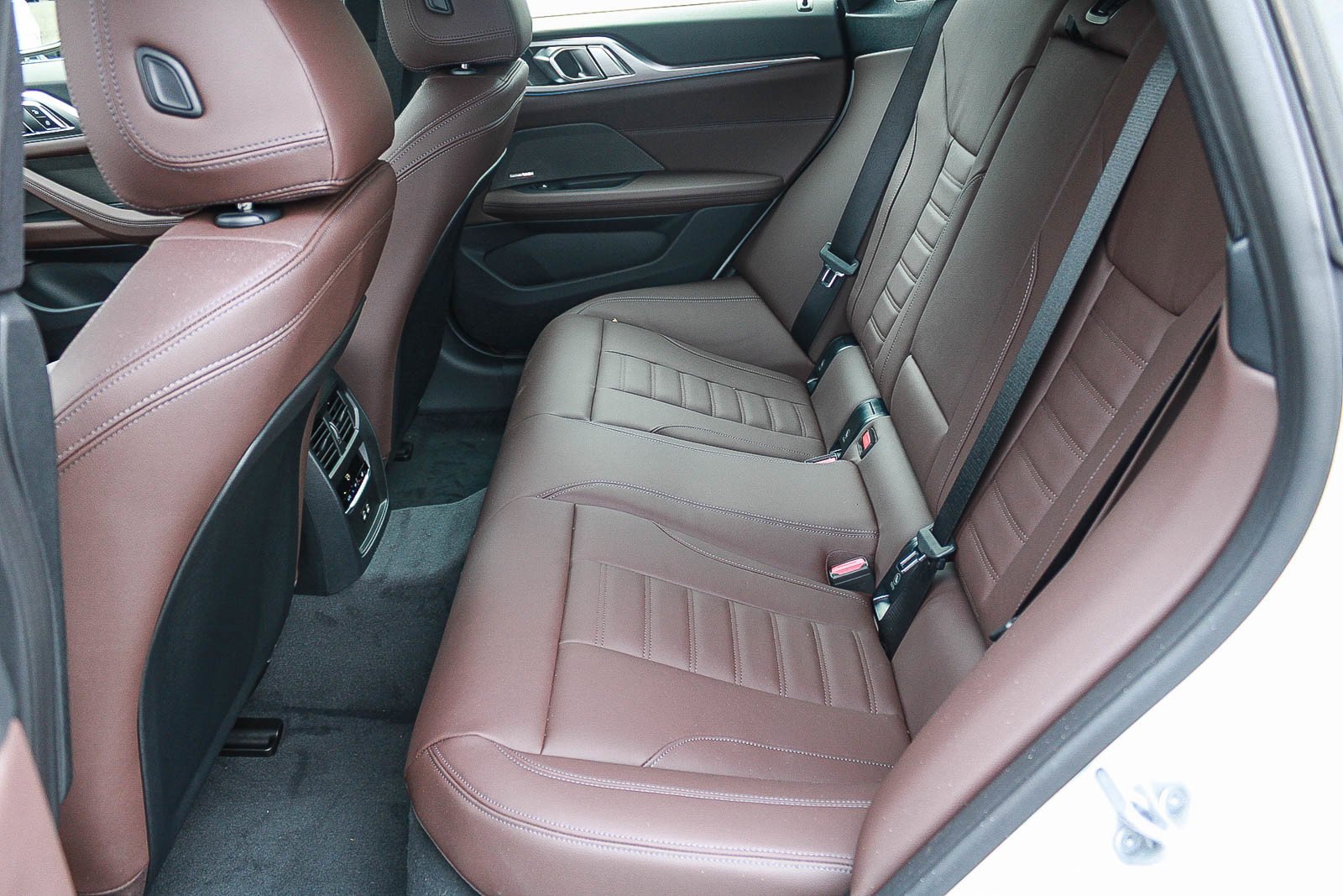 New 2026 Mineral White Metallic BMW eDrive40 image 18