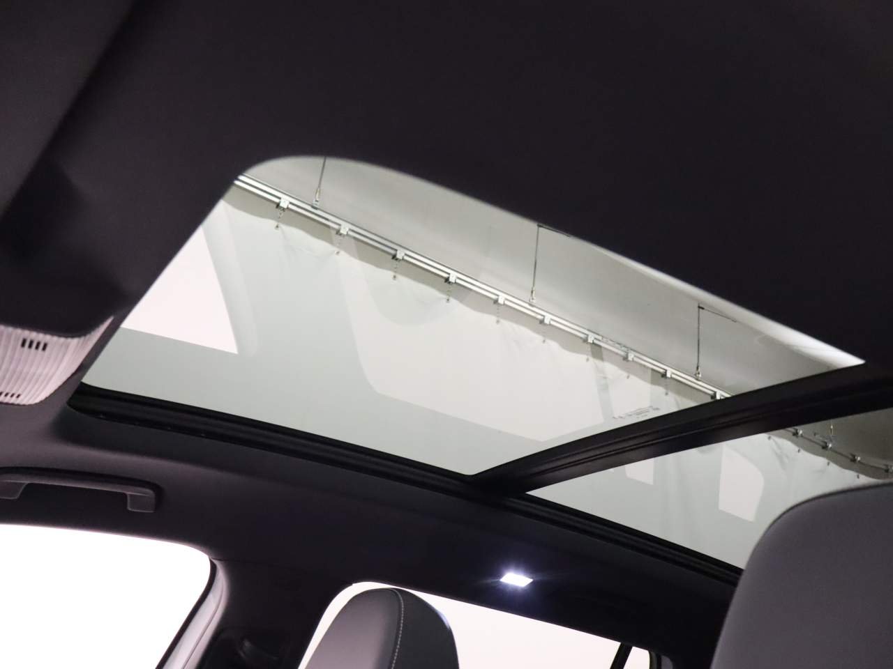 New 2026 Opal White w Volkswagen SE R-Line Black image 17