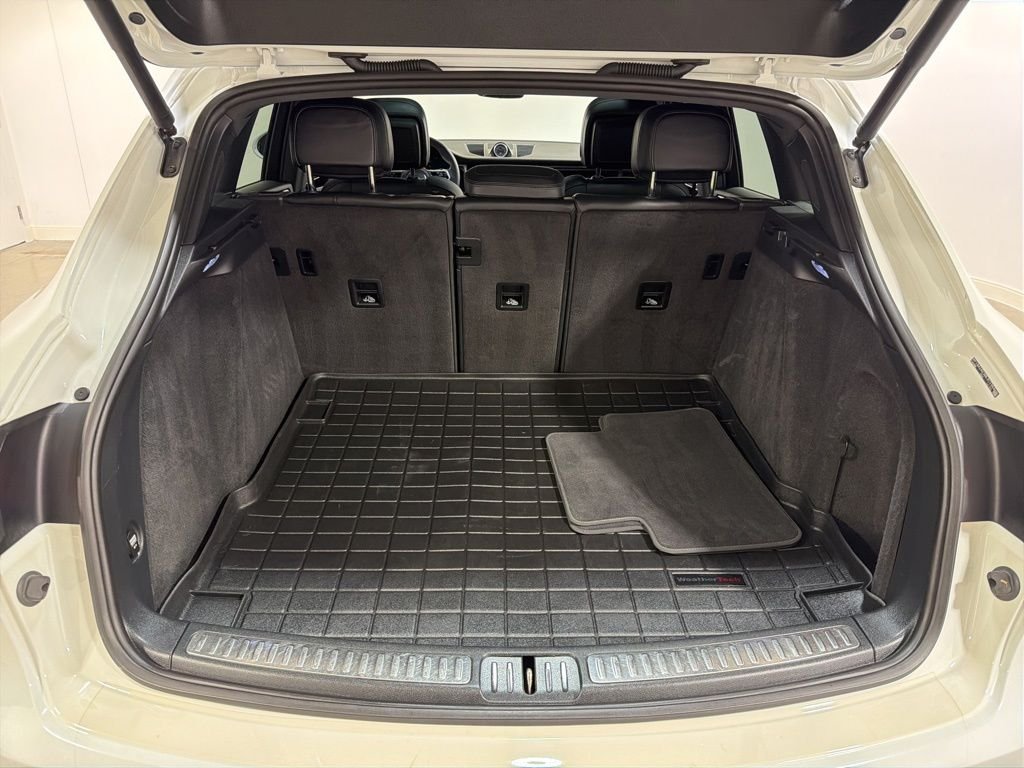 Used 2021 White Porsche Base image 29