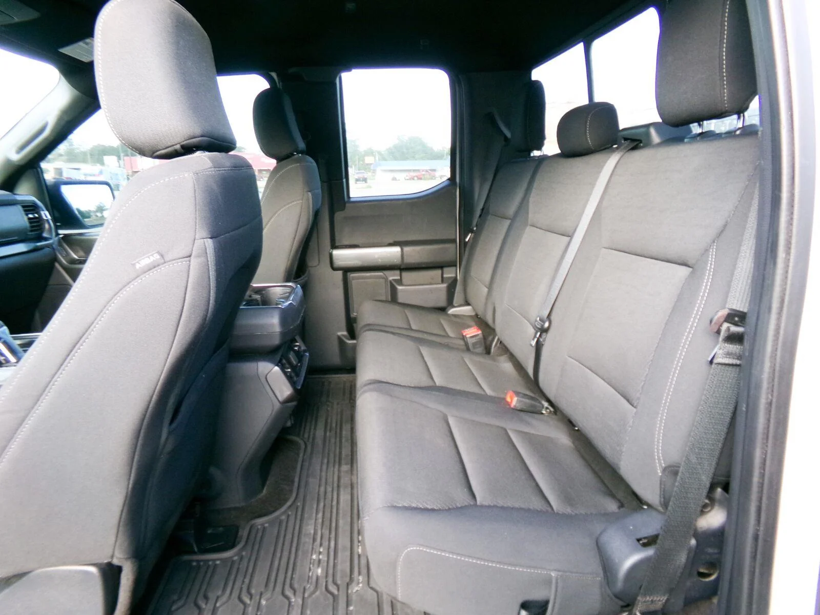 Used 2023 Avalanche Gray Ford XLT image 13