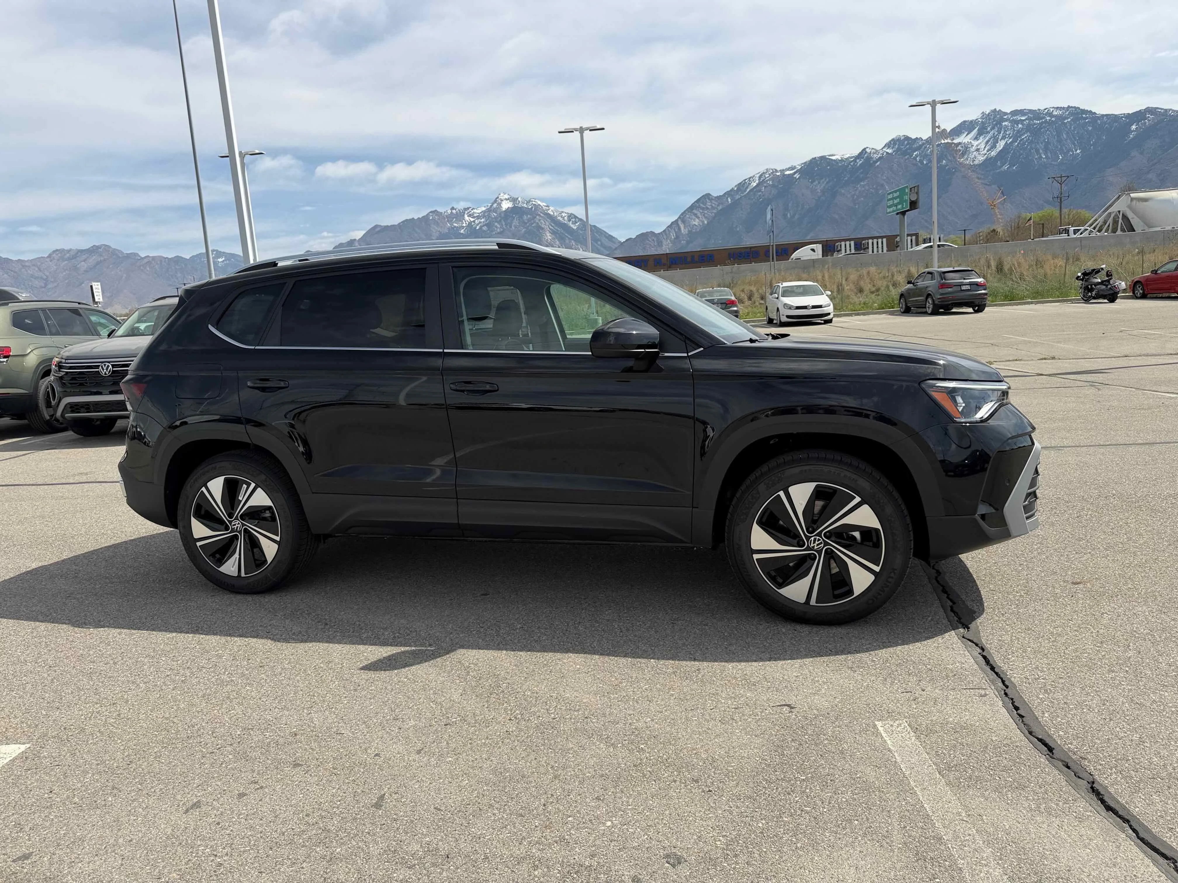 New 2026 Deep Black Volkswagen SE image 8