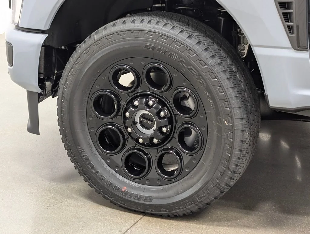 New 2026 Glacier Gray Metallic Tri-Coat Ford F-250® Lariat® image 2