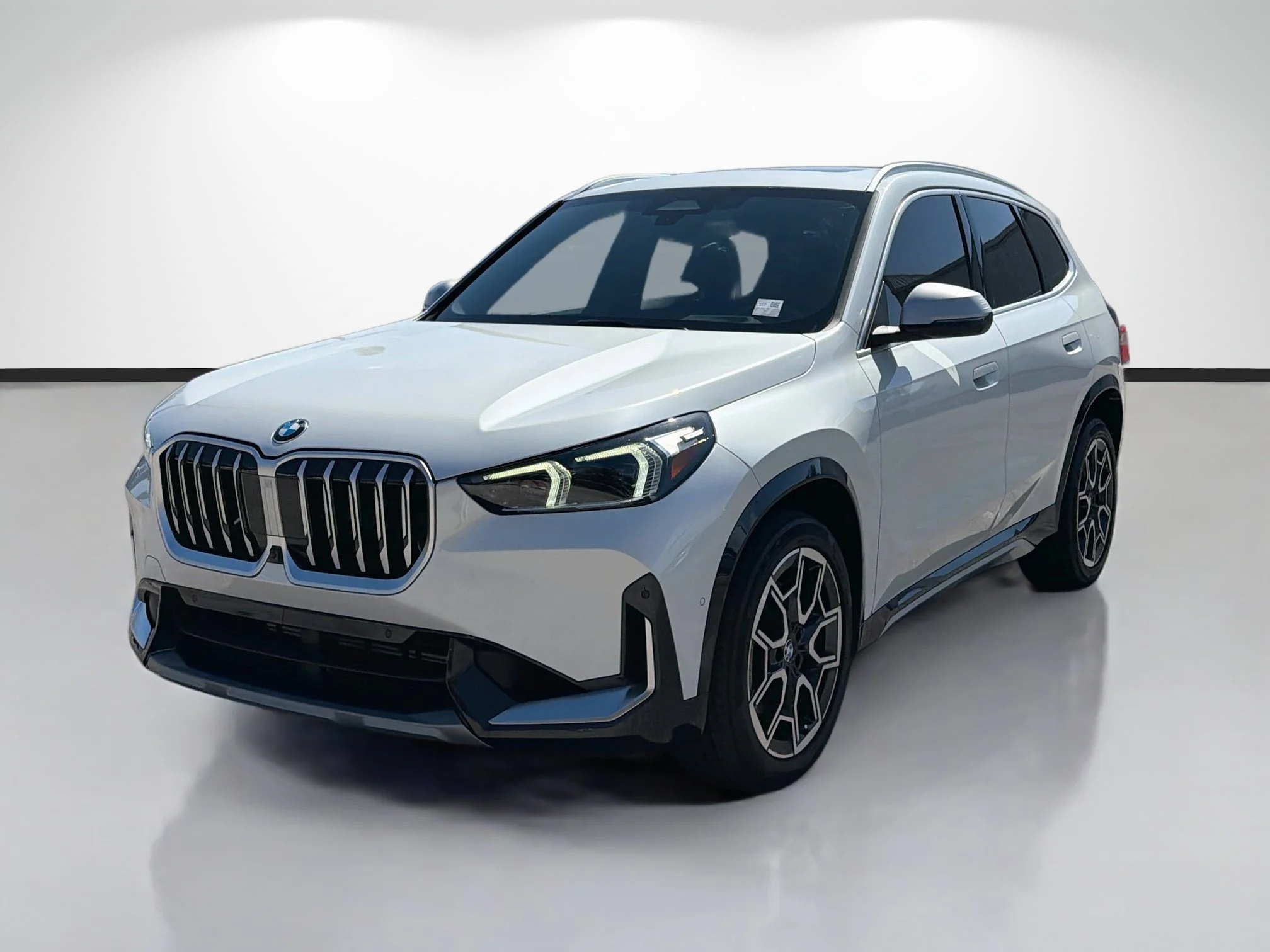Used 2024 Mineral White Metallic BMW xDrive28i image 7