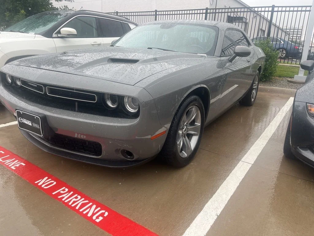 2017 Dodge Challenger SXT's photo