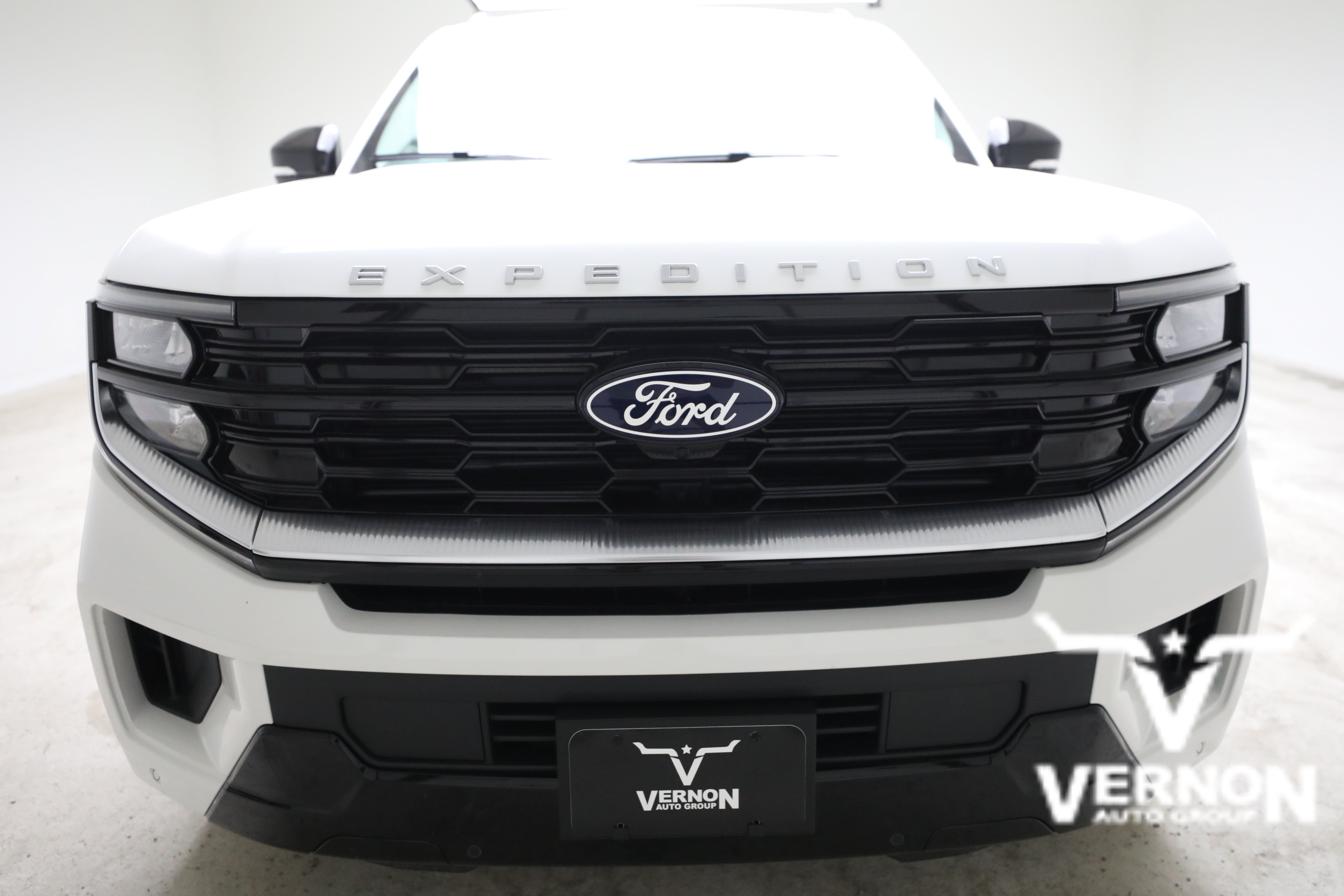 New 2027 Star White Metallic Tri-Coat Ford  image 8