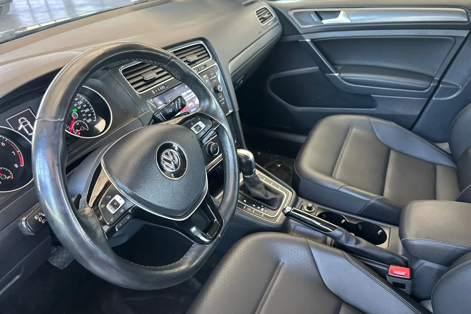 Used 2019 Black Volkswagen  image 10
