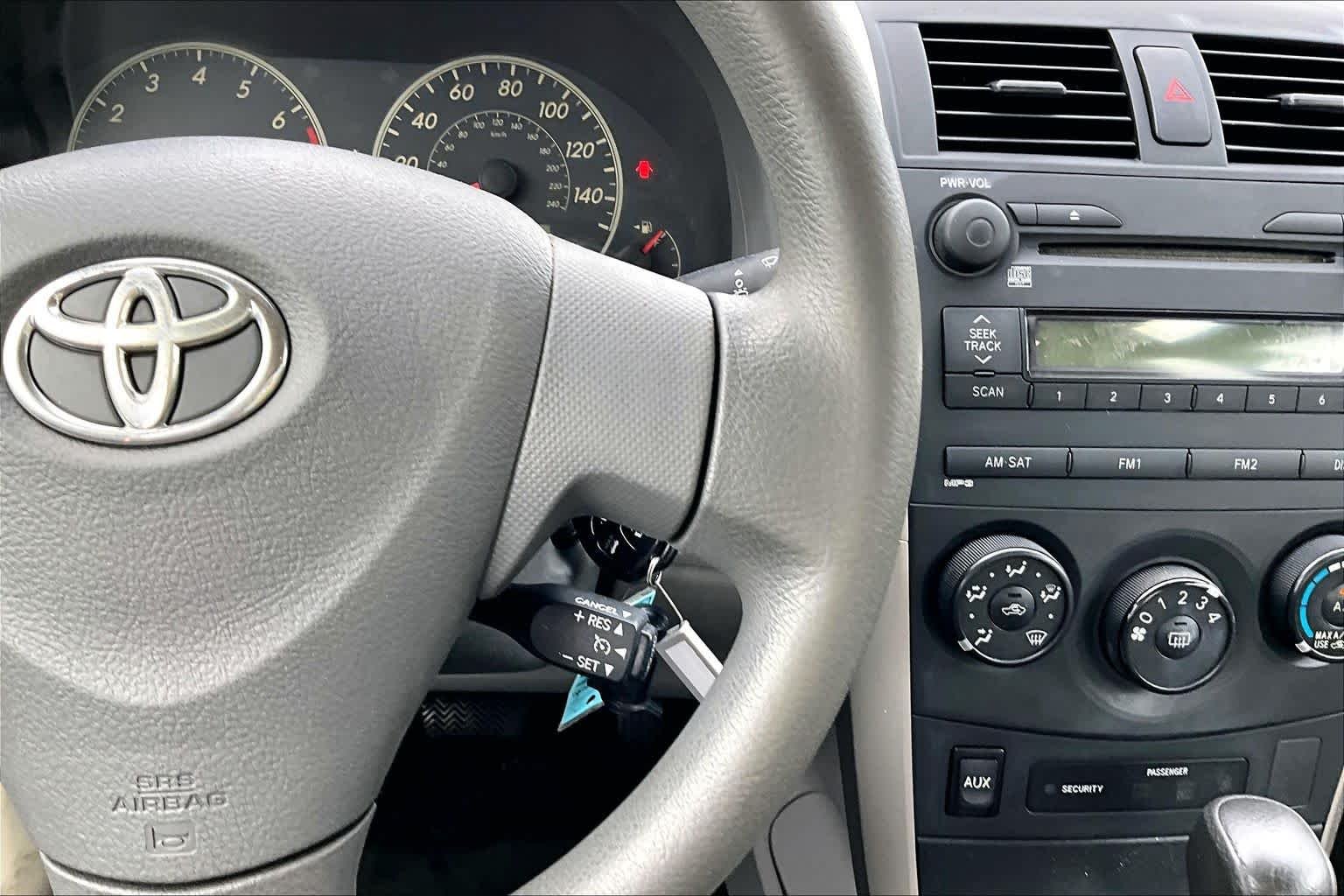 Used 2009 Classic Silver Metallic Toyota LE image 21