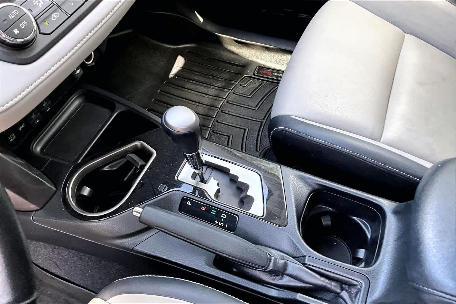 Used 2018 Galactic Aqua Mica Toyota Limited image 17
