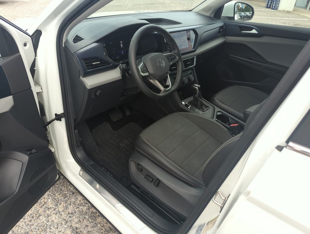 Used 2022 White Volkswagen 1.5T SE image 11