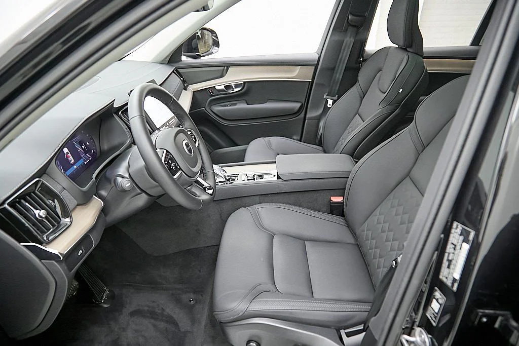 2026 Volvo XC90 Plus - Photo 14
