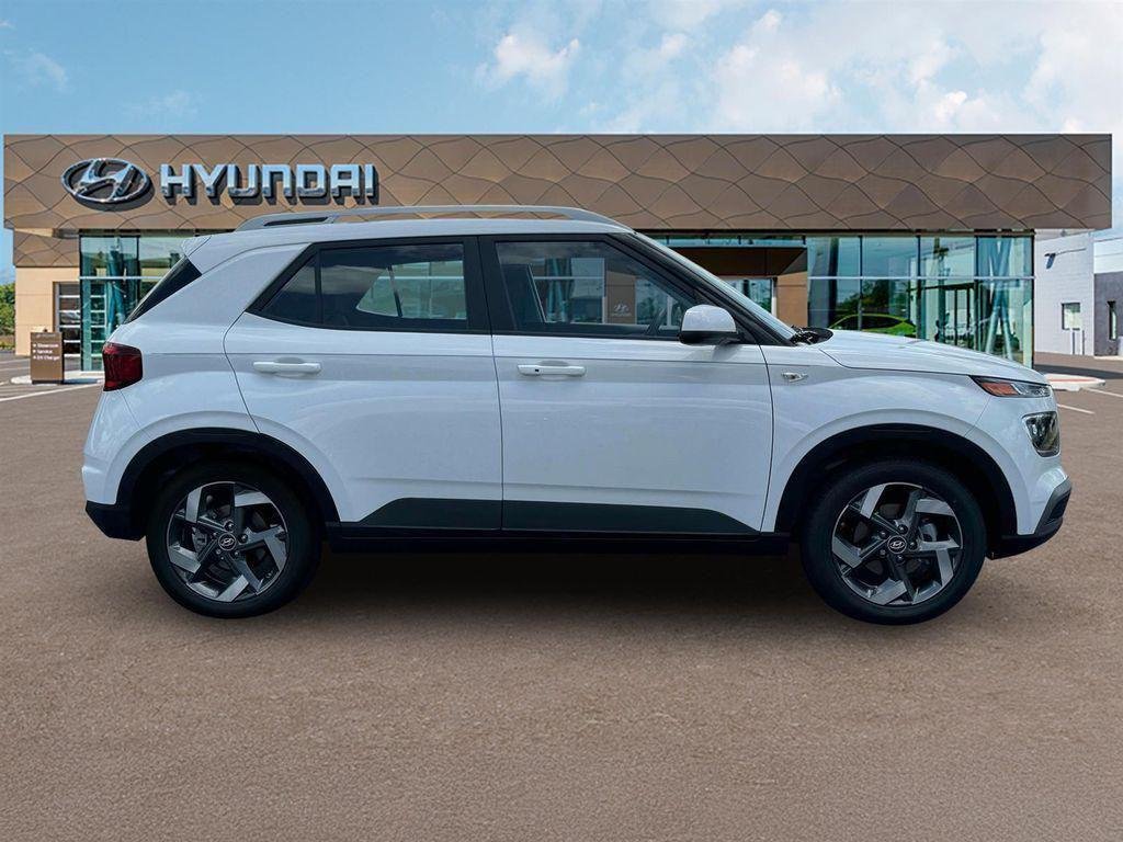 2025 Hyundai Venue SEL - Photo 10