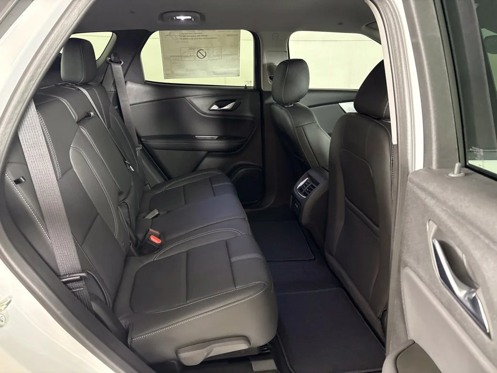 New 2026 Summit White Chevrolet 3LT image 22