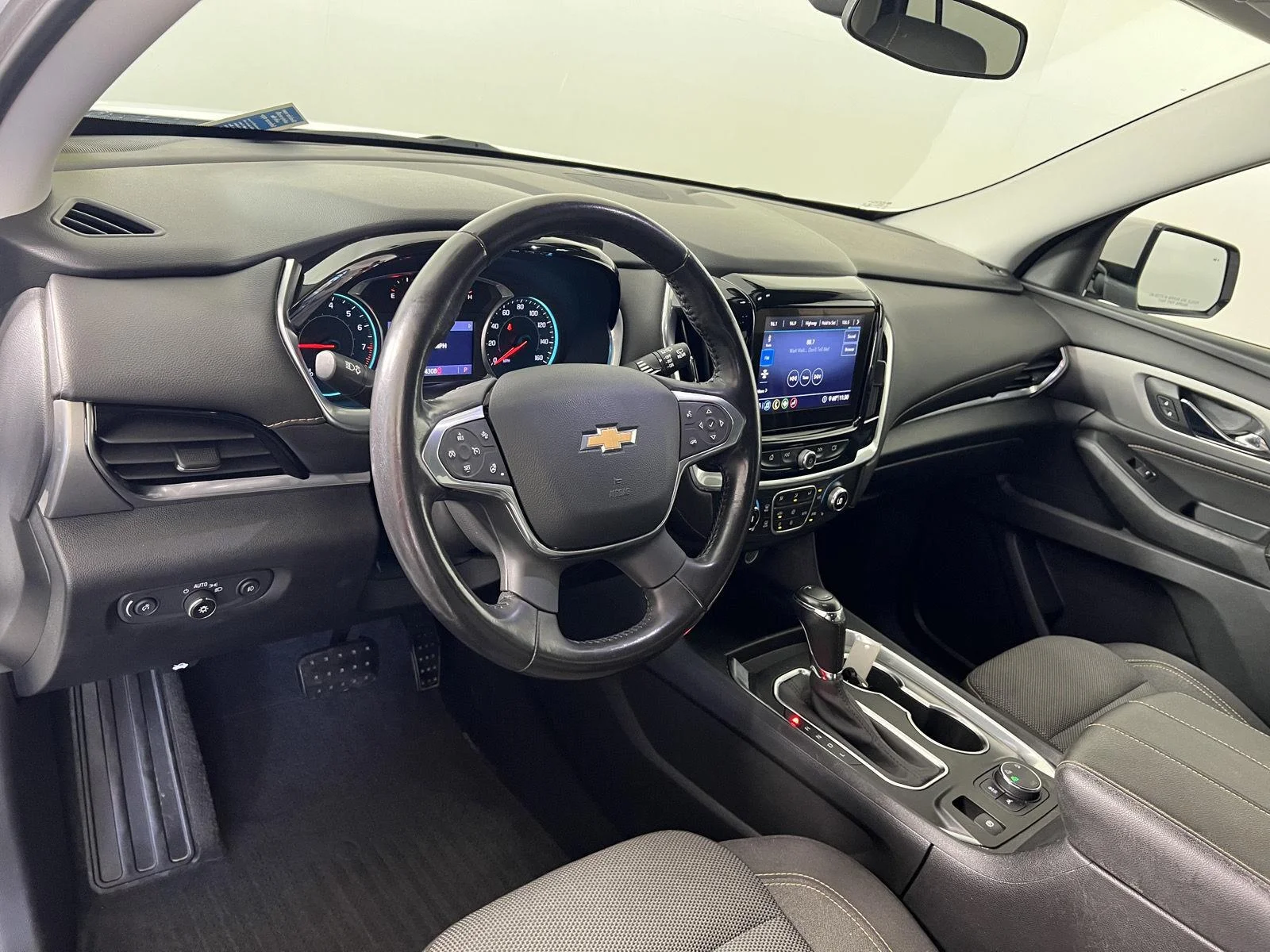 Used 2020 SUMMIT WHITE Chevrolet LT Cloth image 20