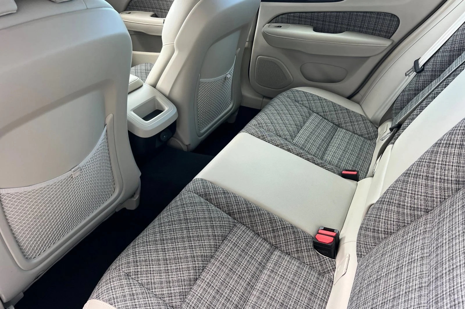 Used 2021 Gray Volvo Momentum image 12
