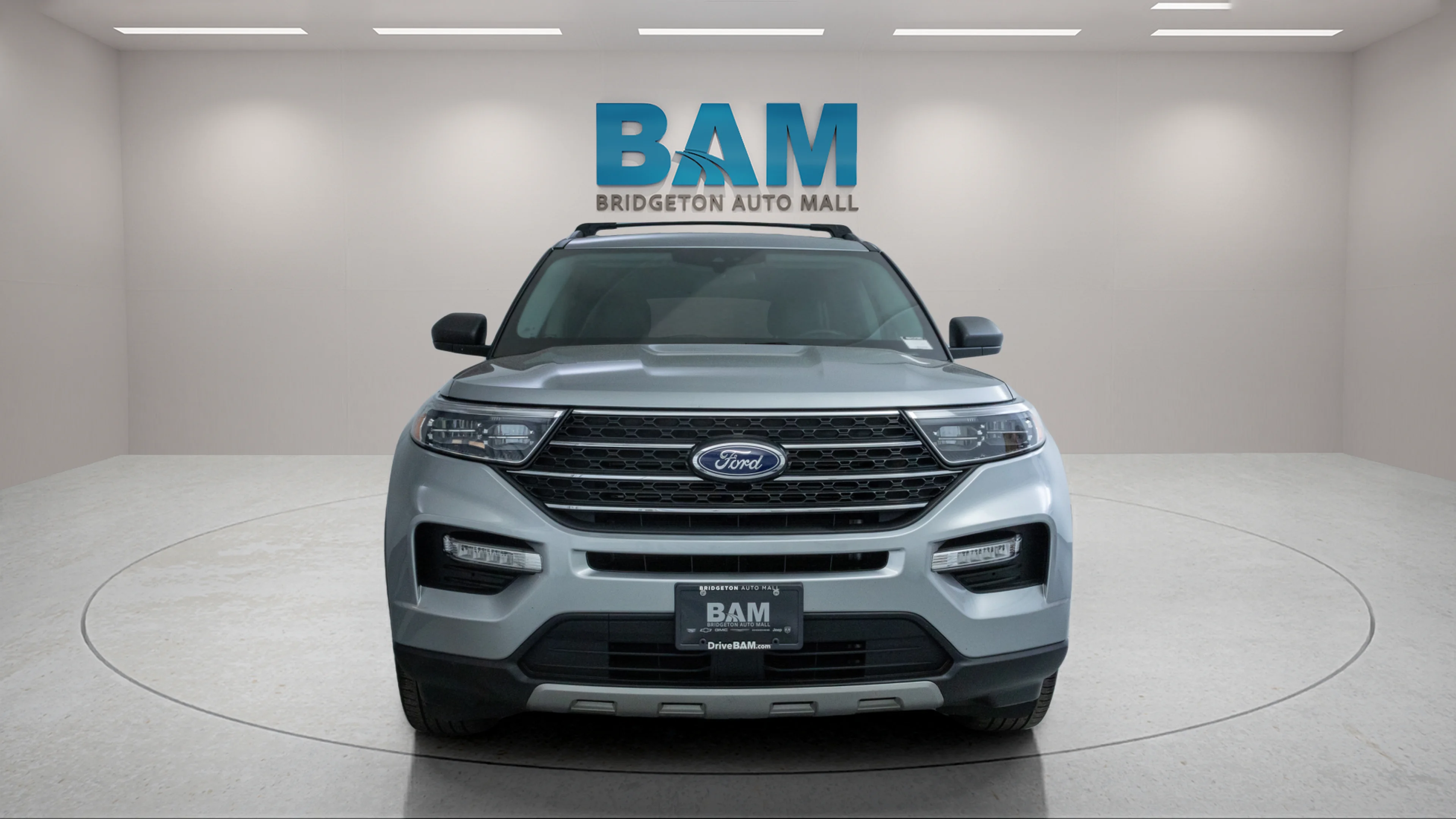 Used 2023  Ford XLT image 2