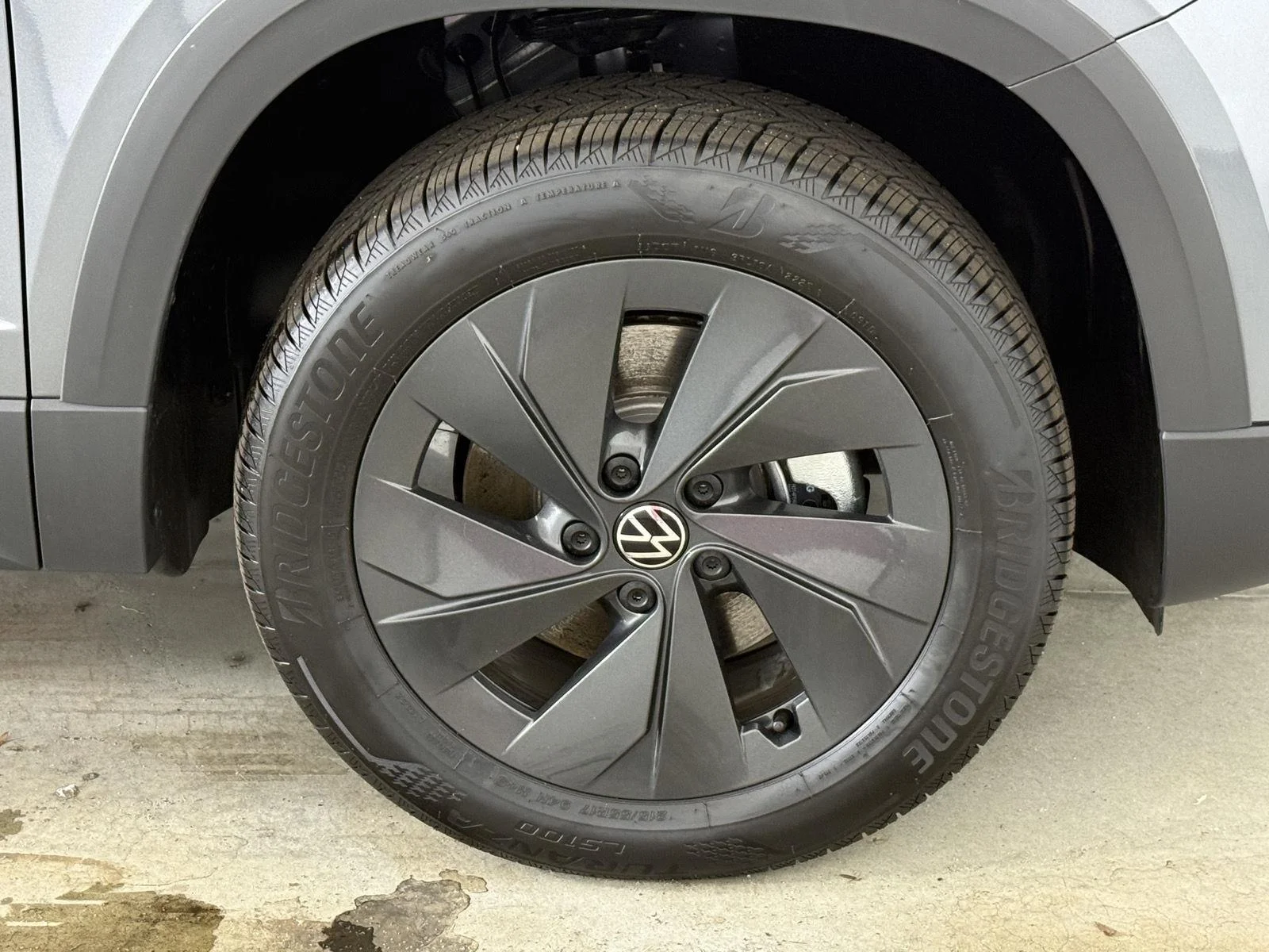 New 2027 Platinum Gray Metallic Volkswagen S image 13