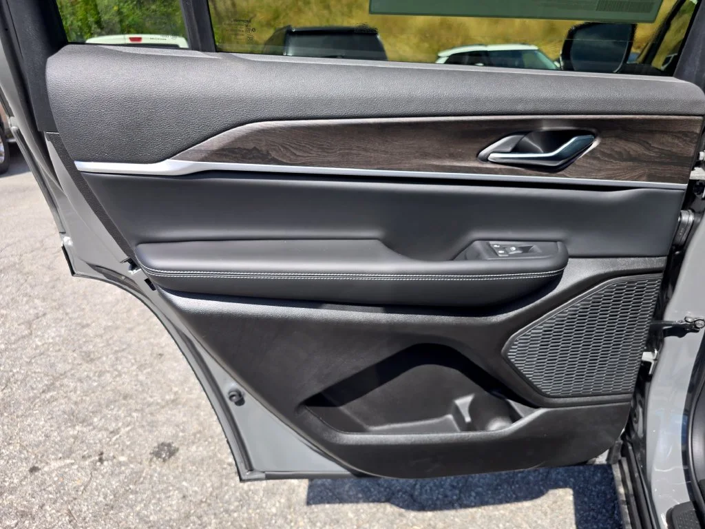 New 2027 Gray Jeep Laredo Altitude image 38