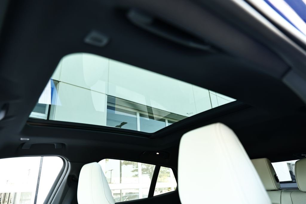 New 2027 C31 BMW xDrive28i image 16