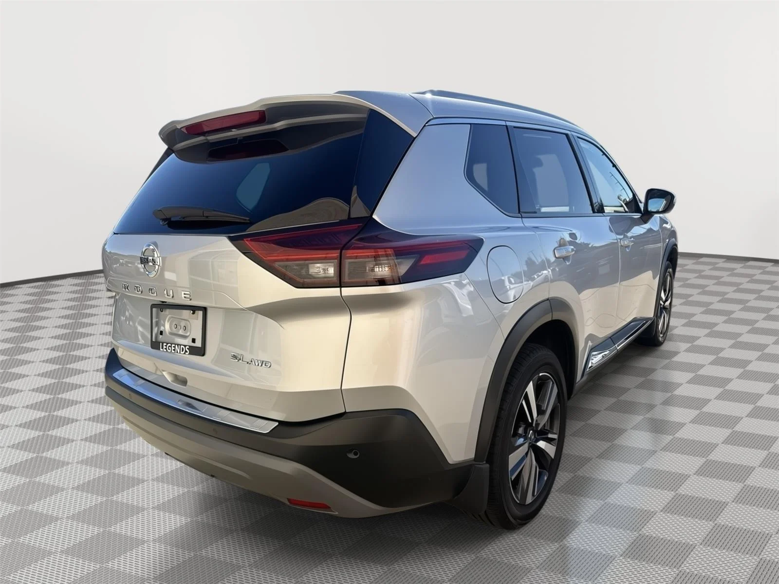 Used 2021 Brilliant Silver Metallic Nissan SL image 13