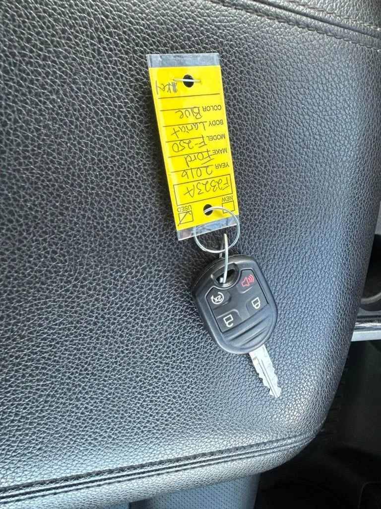 Used 2016  Ford Lariat image 16