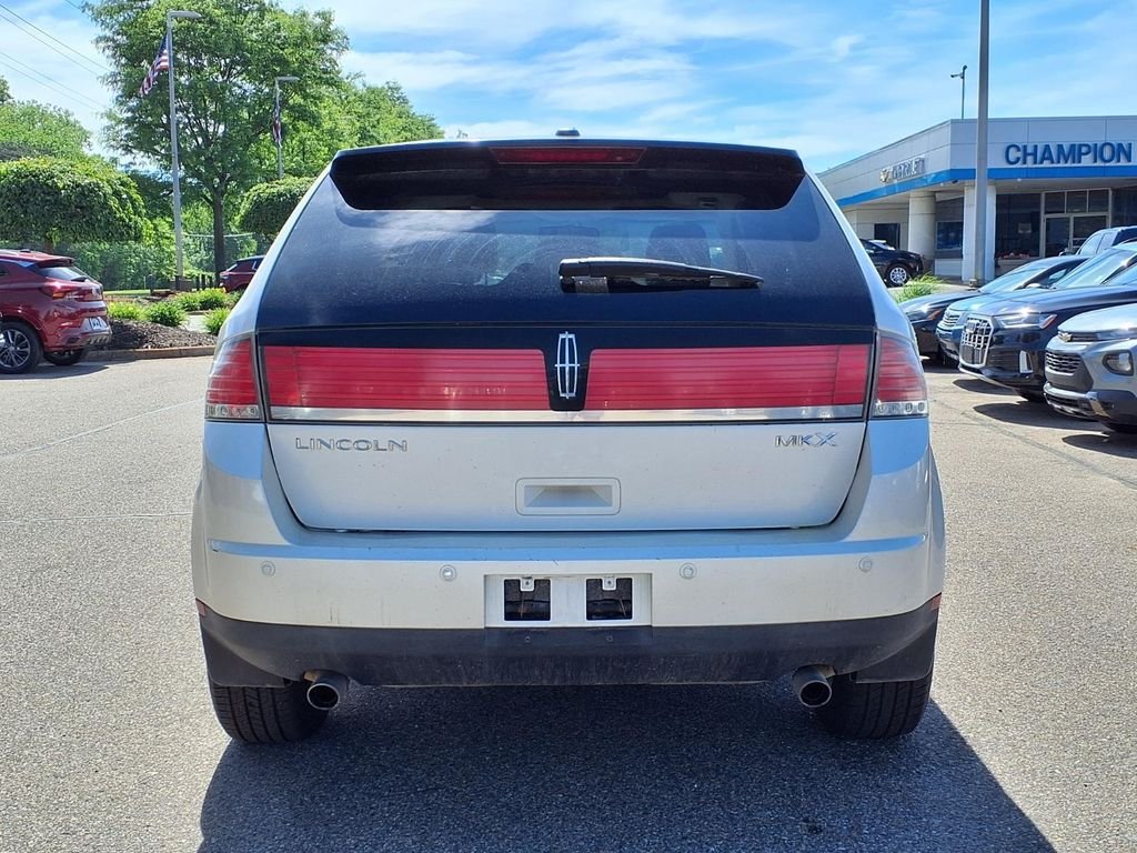 Used 2009 White Lincoln Base image 5